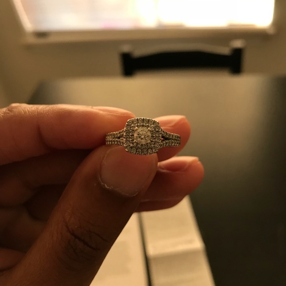 Diamond Wedding ring and engagement set. - Picture 8 of 8